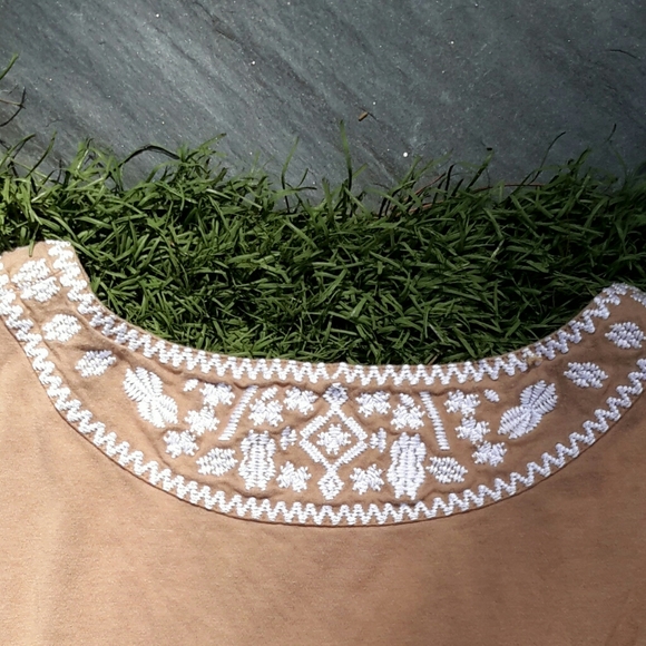 A tan Western Roper dress - Picture 4 of 4